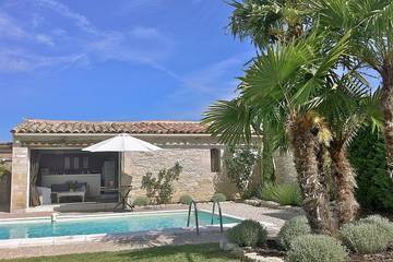 Gîte pour 2 personnes, avec terrasse et jardin à Gordes