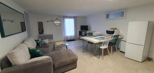 Gîte pour 2 personnes, avec piscine ainsi que terrasse et vue à Bourg-Saint-Andéol