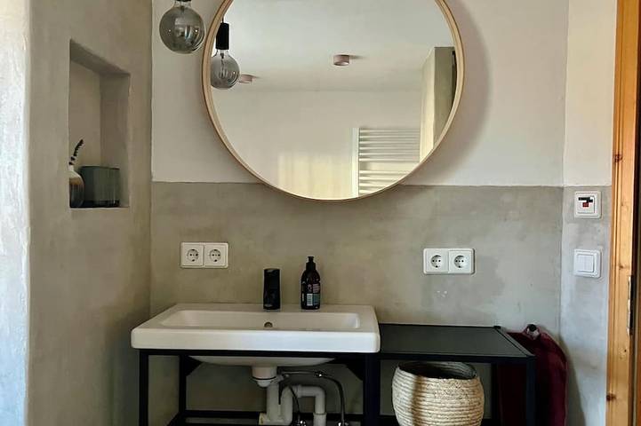 Ganze Wohnung, Wunderschöne, renovierte 100 qm Ferienwohnung in ehemaligem Bauernhof im Allgäu in Maierhöfen, Bayerisch Schwaben