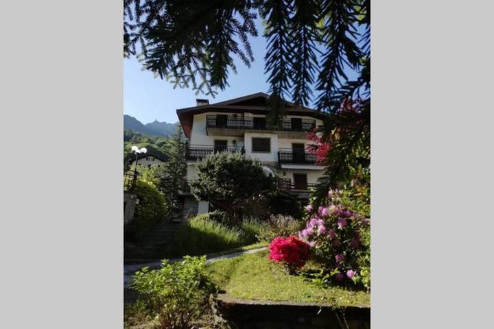 Appartamento per 6 persone, con Balcone e Terrazza nonché Giardino a Chiesa in Valmalenco