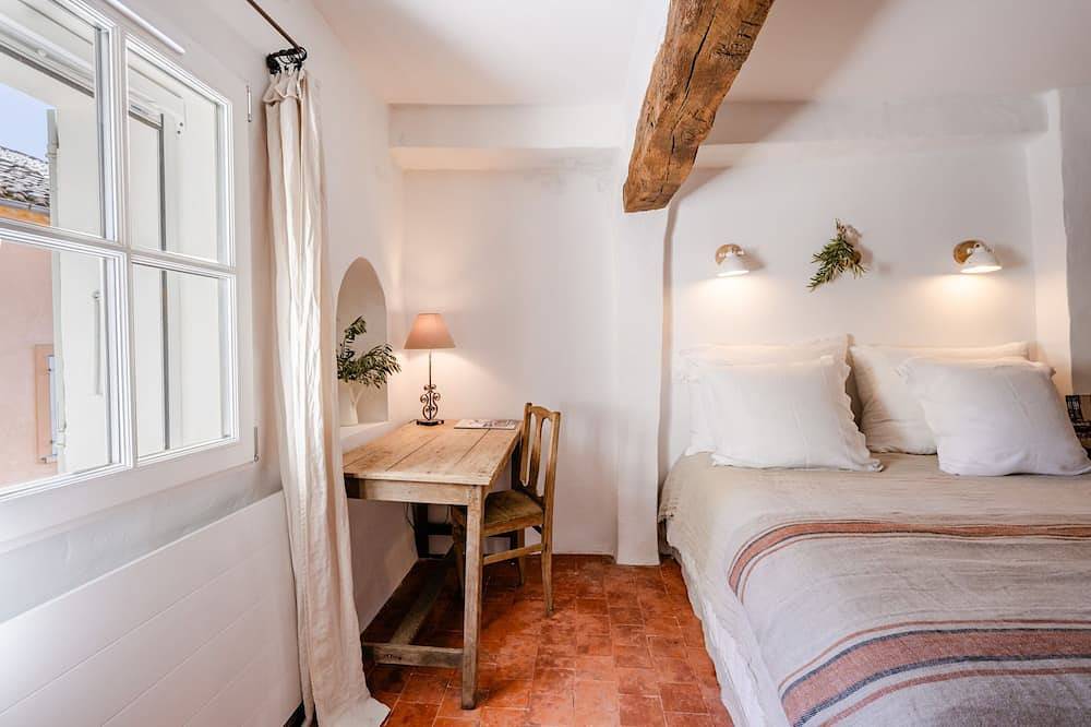 Chez Prunelle-Casa-Baño en la habitacion in Flassan, Parque natural regional del Mont Ventoux