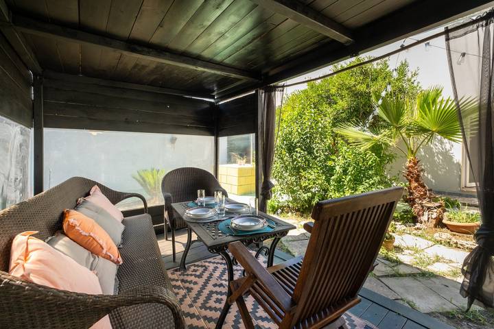 Entire apartment, Holiday Home 'Levante' with Shared Terrace, Wi-Fi and Air Conditioning in San Cesario di Lecce, Lecce Province