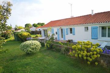 Gîte pour 5 personnes, avec jardin à Vairé