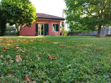 Gîte pour 2 personnes, avec vue et jardin à Barga