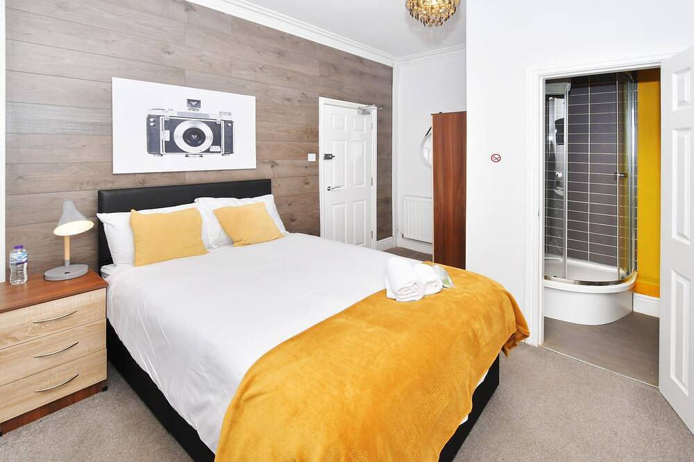 Superior-Doppelzimmer-Ensuite-With Tv in Crewe, Cheshire East