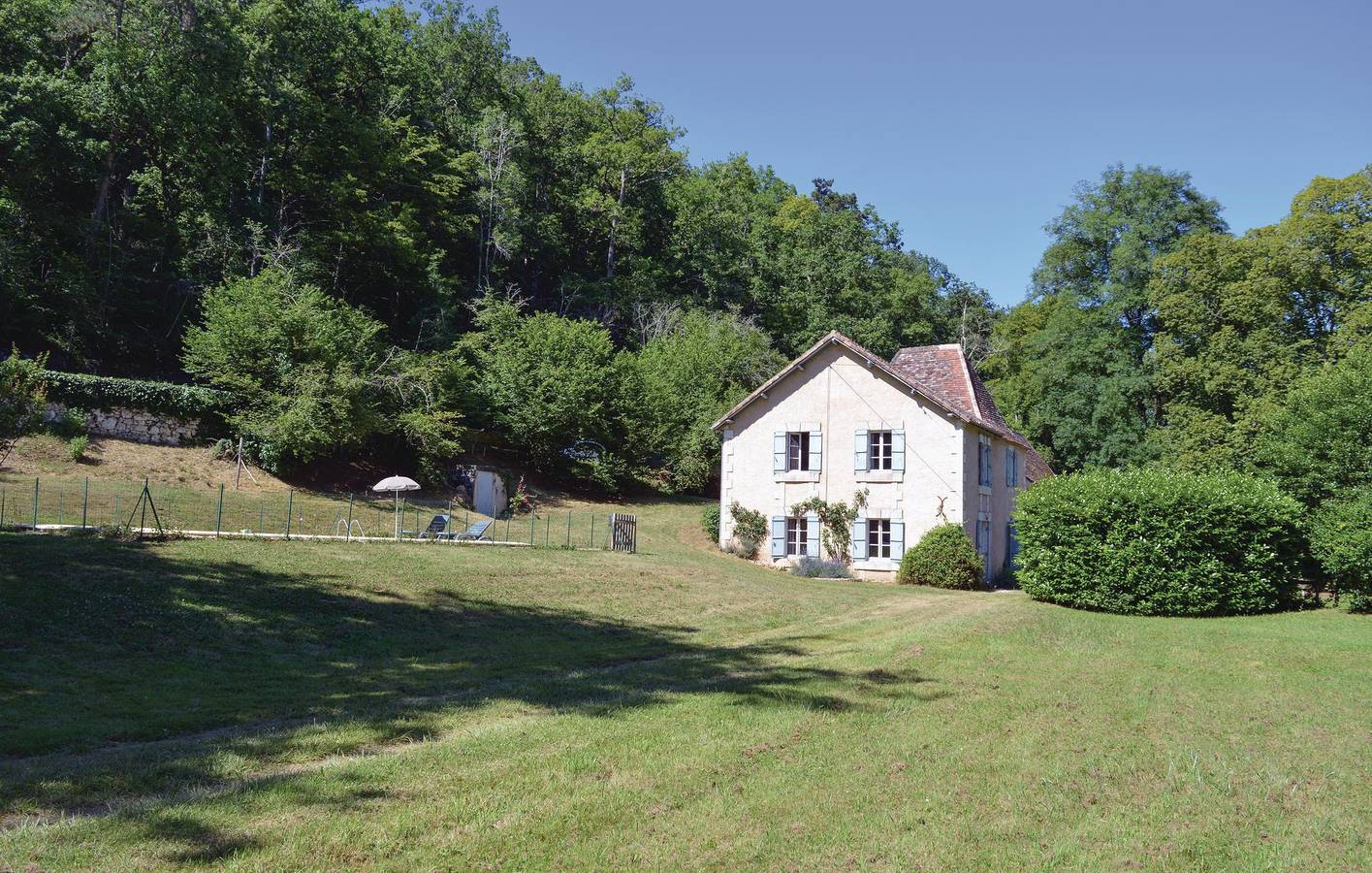 Retraite en bord de mer avec piscine et parking in Mouleydier, Périgord Pourpre