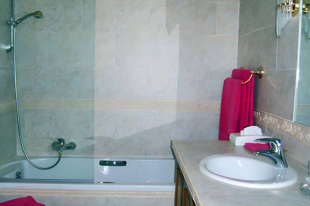 Bed and Breakfast 'Li Estella' con terraza compartida, Wi-Fi y aire acondicionado in Le Rouret, Region de Cannes