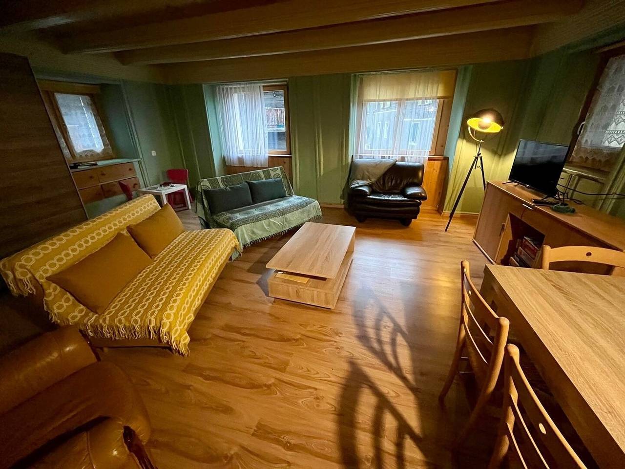 Ganze Ferienwohnung, Historische Maisonette-Wohnung mit Gästekarte und Ermässigungen in Naters, Brig