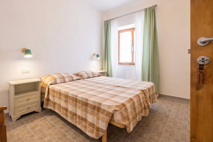 Entire apartment, Apartment "La Sosta del Pellegrino" with Mountain View, Private Garden & Wi-Fi in Sorano, Grosseto Province