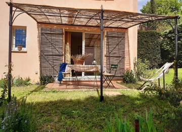 Location de vacances pour 2 personnes, avec vue et jardin à Venelles