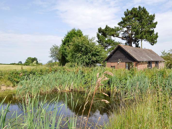 Log cabin for 4 people, with Garden in East Sussex