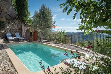 Gîte pour 6 personnes, avec jardin à Chassiers