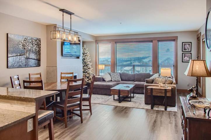 Ferienwohnung für 8 Personen, mit Ausblick und Balkon sowie Pool - 1