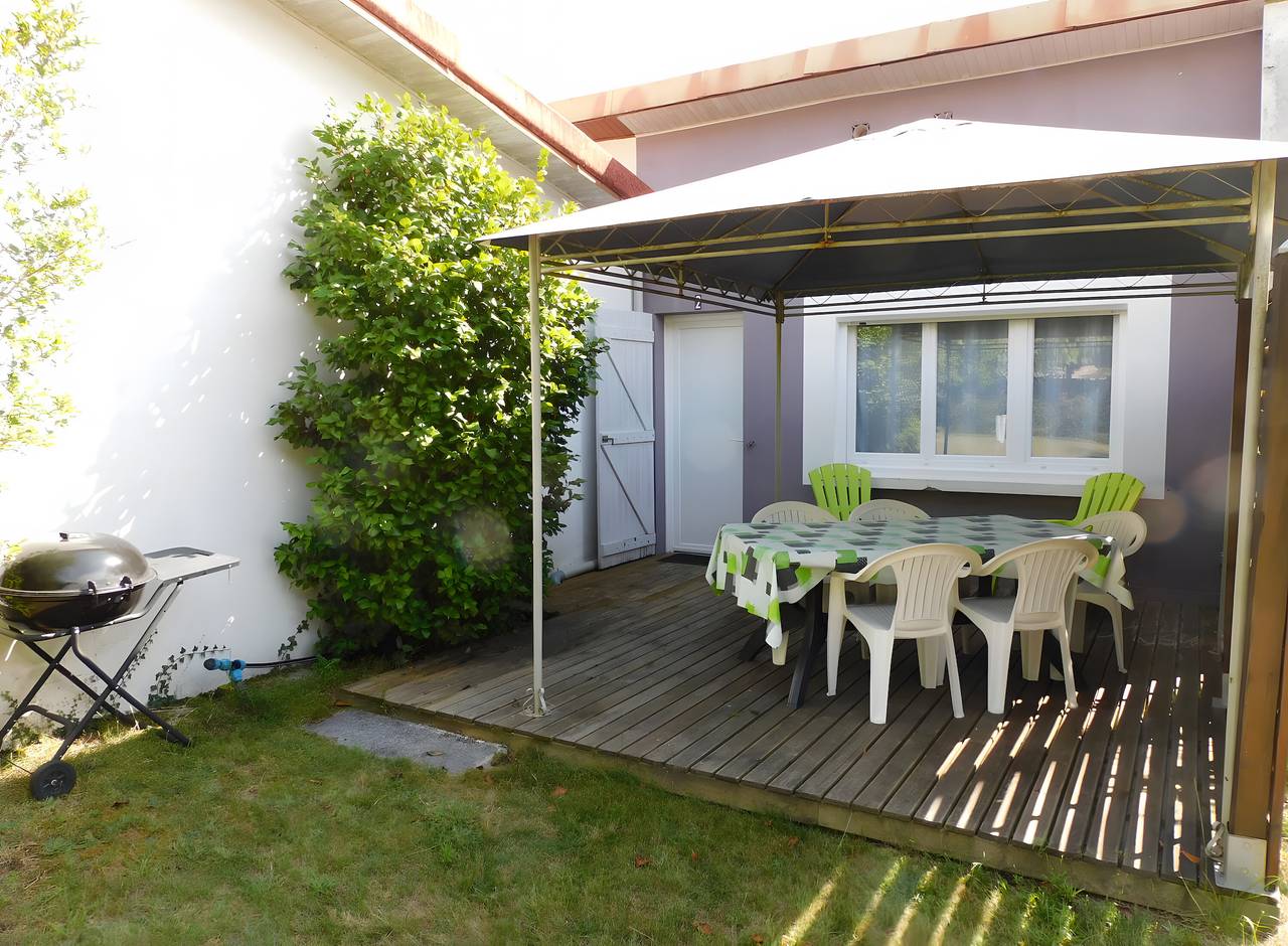 'Bruyères - Domaine Des Landes' avec piscine partagée, terrasse privée et jardin partagé in Lesperon, Landes