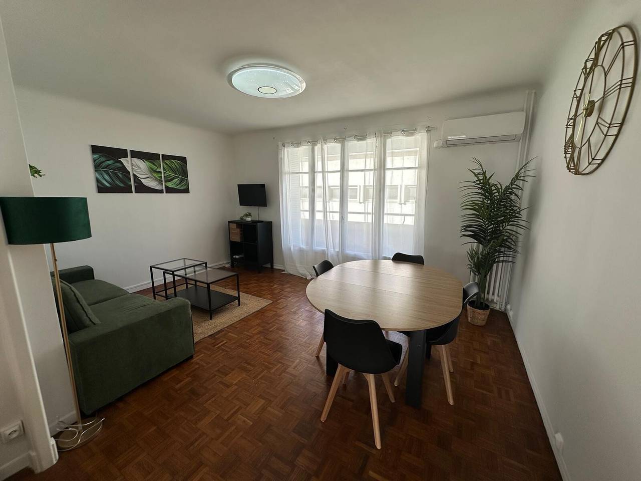 Appartement entier, Appartement « Bel Appartement De 6 Couchages » avec Balcon, Wi-Fi et Climatisation in Marseille, Région de Marseille