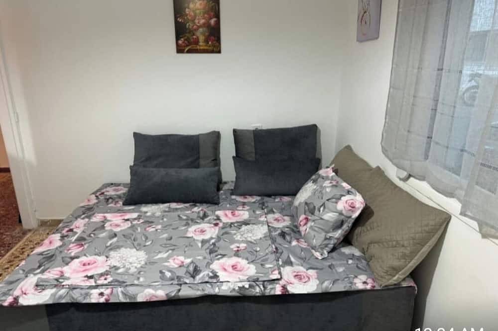 Hel lejlighed, Cozy 2-bedroom apartment in peaceful Mitilini with Wifi, Ac 1A up to 5 people in Lesbos