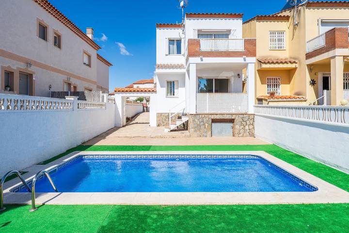Ferienhaus 'La Moreneta' mit Meerblick, Wi-Fi und Klimaanlage in Mont-roig del Camp, Costa Dorada