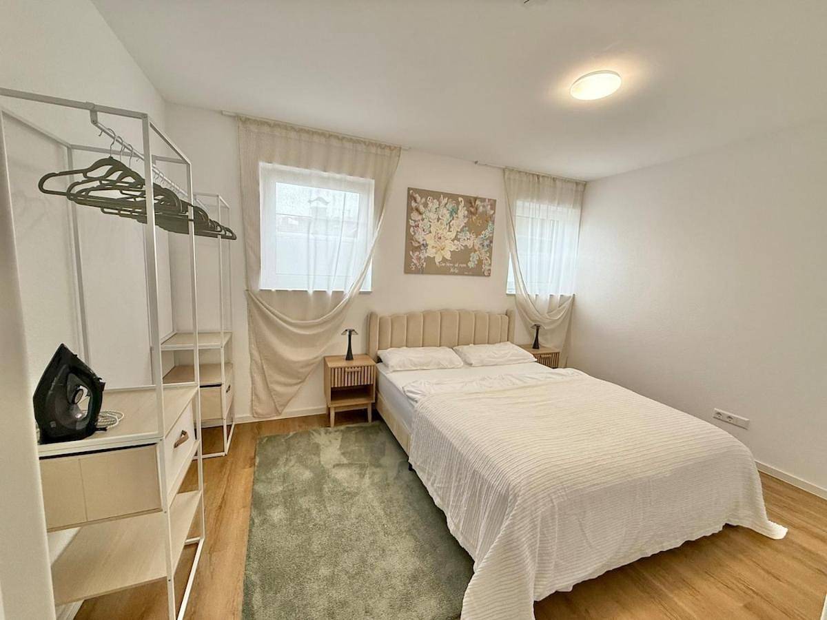 Ganze Wohnung, Luxury Apartment 4 bedrooms Self check in out in Ebersbach an der Fils, Landkreis Göppingen
