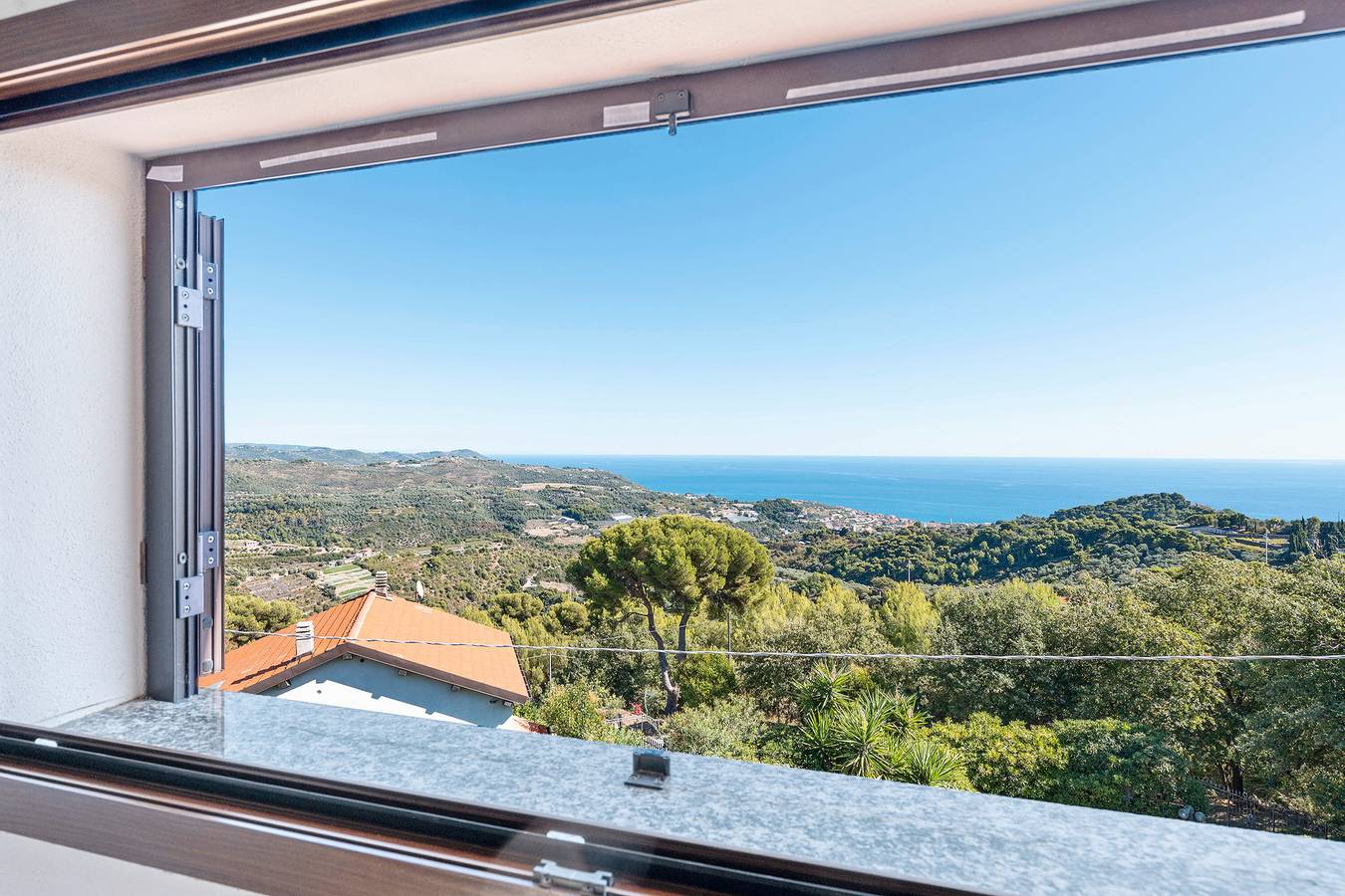 Ganze Wohnung, Apartment 'La Quiete Nel Bosco' mit Meerblick, privatem Garten und Wlan in Cipressa, Riviera di Ponente
