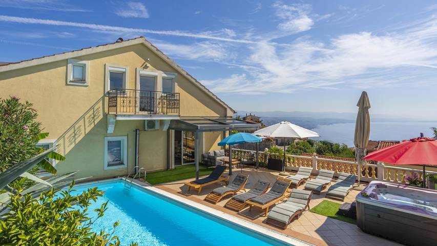 Villa für 8 Personen, mit Garten und Whirlpool sowie Terrasse in Opatija Riviera