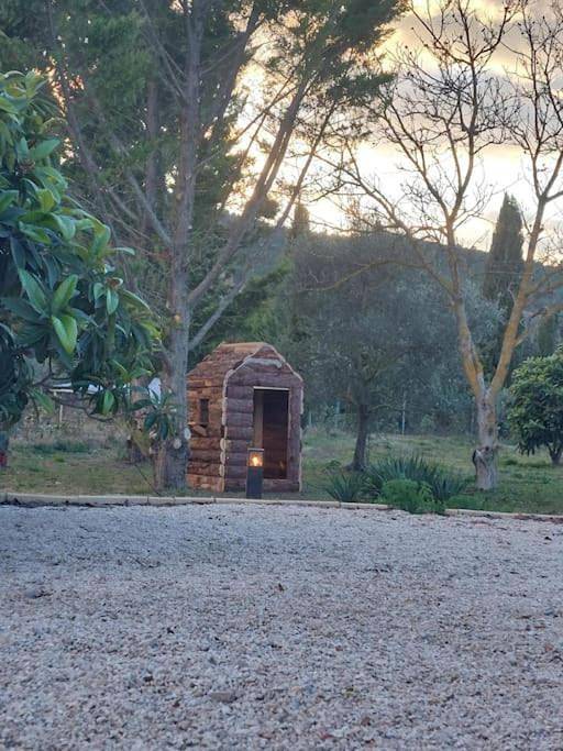 Location de vacances pour 10 personnes, avec terrasse ainsi que jardin et piscine à Beaumont-de-Pertuis - 2