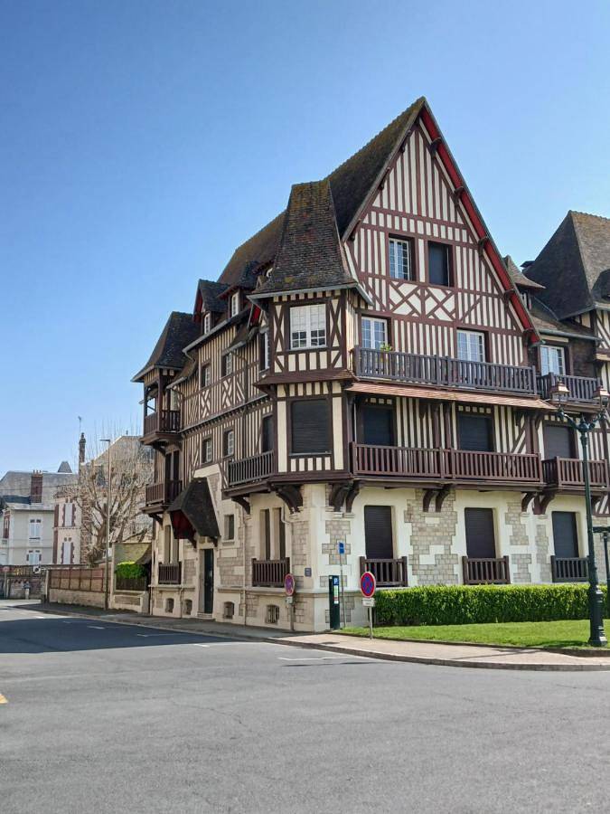Gîte pour 3 personnes, avec vue dans Grand Casino de Cabourg