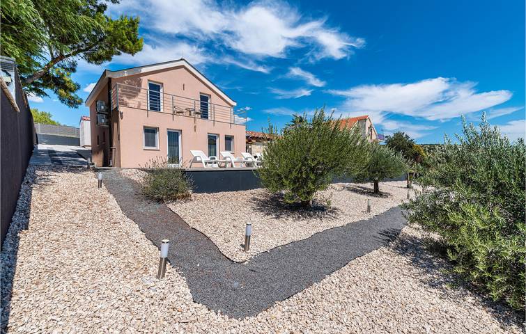 Location de vacances pour 8 personnes, avec vue sur le lac ainsi que terrasse et sauna à Biograd na Moru - 4