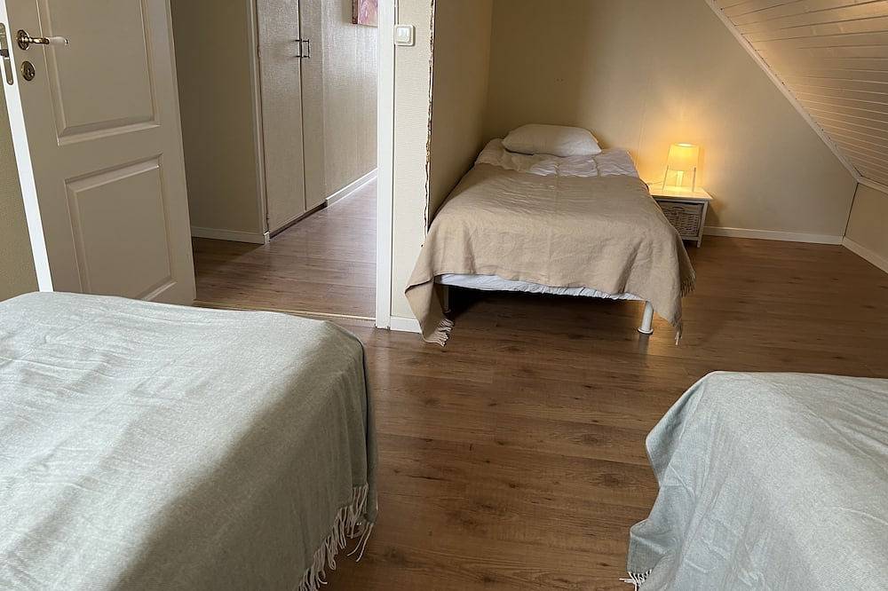 Big house with wifi, sleeps 8. 4 mins from Isaberg skiing, Mtb and golf course. in Nissafors, Isaberg