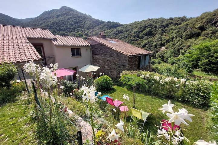 Location de vacances pour 6 personnes, avec balcon et jardin à Cabrespine