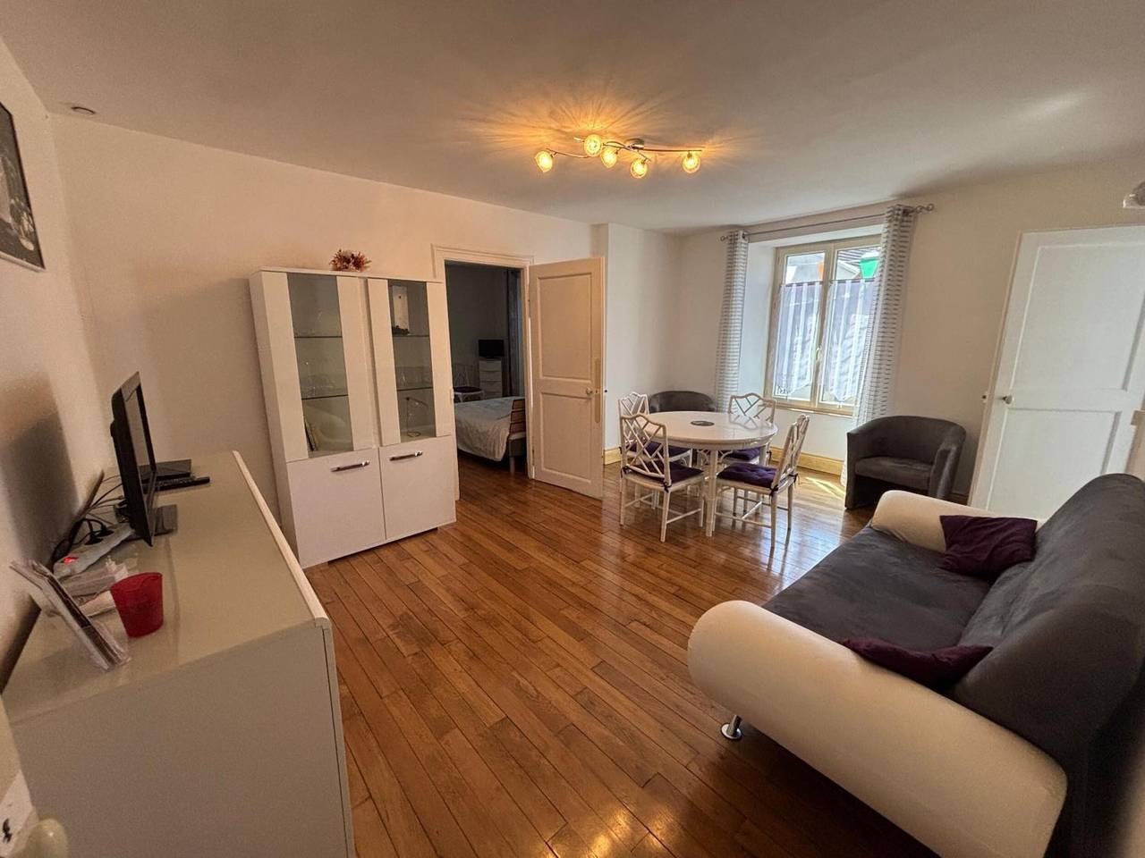 Ganze Wohnung, Apartment „Gîte De La Petite Croix Blanche“ mit Wlan in Les Riceys, Aube