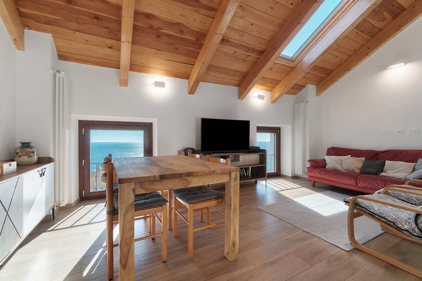 Entire apartment, Apartment 'La Mansarda Di Crevari' with Sea View, Wi-Fi and Air Conditioning in Ponente (Genova), Genoa