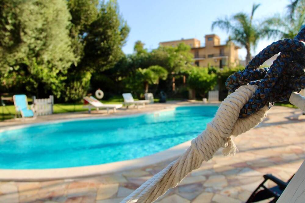 Entire apartment, Beautiful villa with pool in Terrasini, Palermo Province