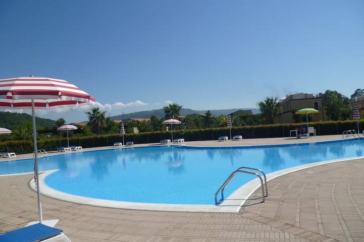 Apartamento de vacaciones para 4 personas, con piscina y jardín - 1