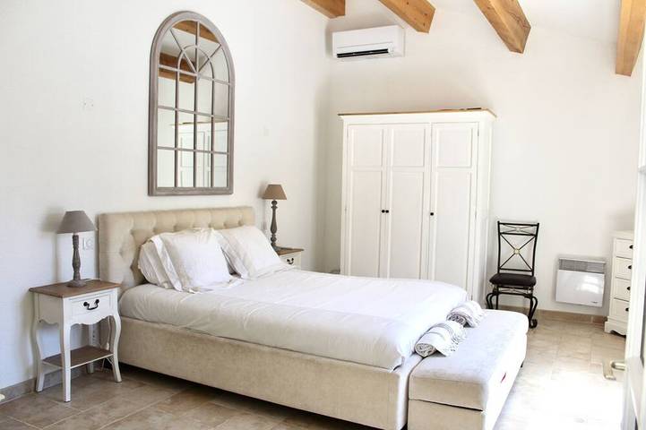 Location de vacances pour 16 personnes, avec jacuzzi et jardin à Jouques - 2