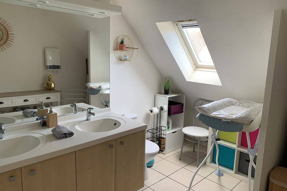 Pleasant house, pool access in summer season. in Blois, Blois region
