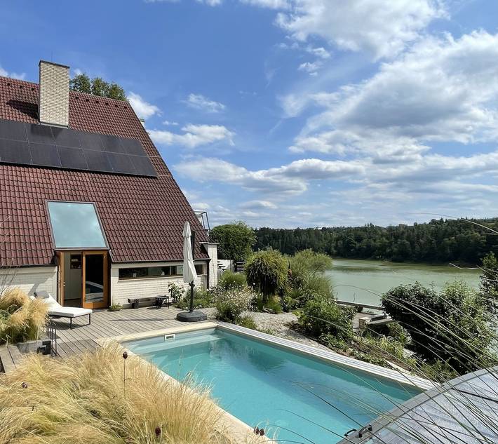 Vakantiehuis voor 9 personen, with uitzicht op het meer and tuin as well as balkon in Zuid-Moravië