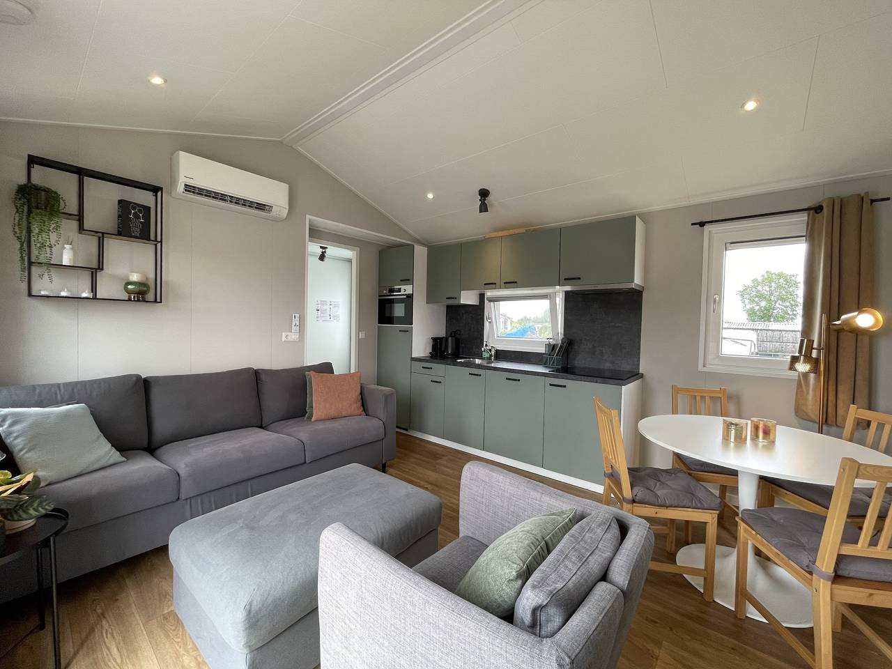 Droomvilla Vakantiehuizen — Waterfront Lodge in Breukelen, Groene Hart