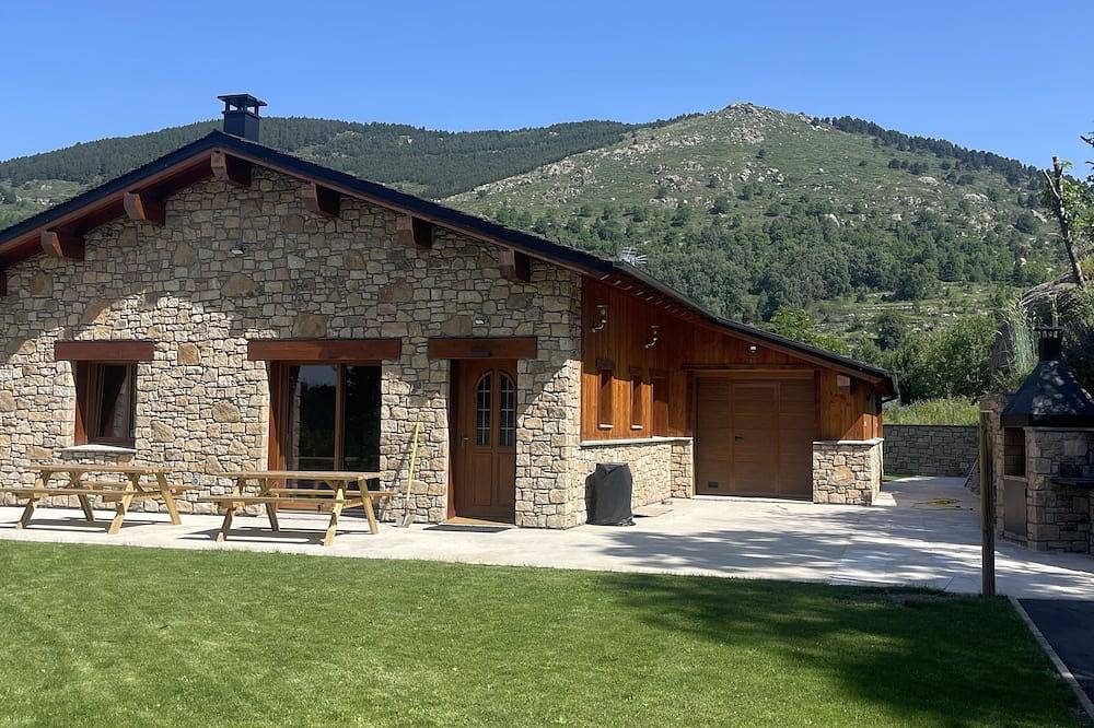 Maison de montagne neuve 135 m2 avec salle de jeux et sauna a bois in Égat, Parc naturel régional des Pyrénées catalanes
