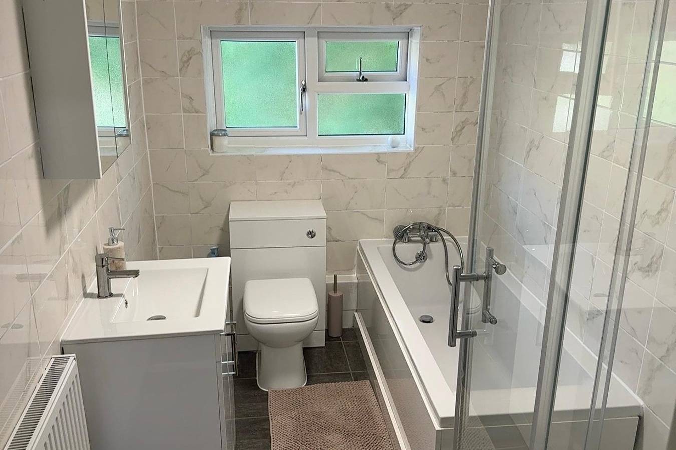 St Julian House- Town Centre- Castle Park- Hot Tub in Colchester, Essex