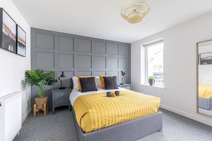 Moderne-Maison-Salle de bain privée-Vue sur Rue in Cheltenham, Gloucestershire