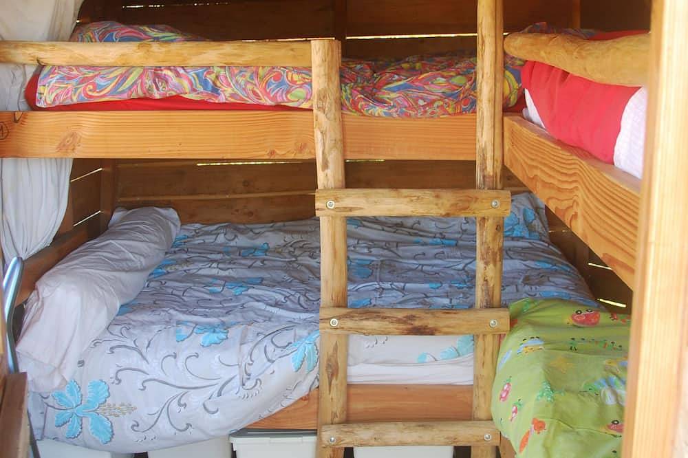 Cabine in de plataan, zwembad, trampoline in Salon-de-Provence, Aix-en-Provence en omgeving