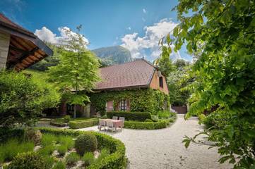 Gîte pour 6 personnes, avec piscine ainsi que vue et terrasse dans Fillière