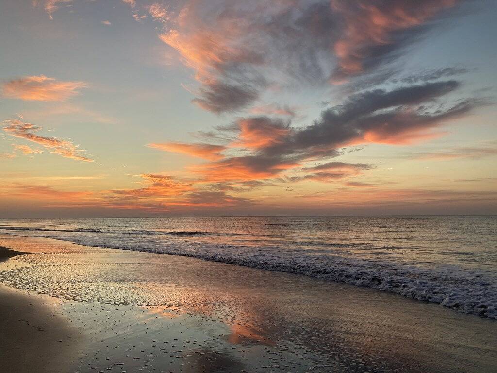 Beautiful Marsh & Golf view. Walking distance to the beach & Conference Center. in Wild Dunes, Isle of Palms