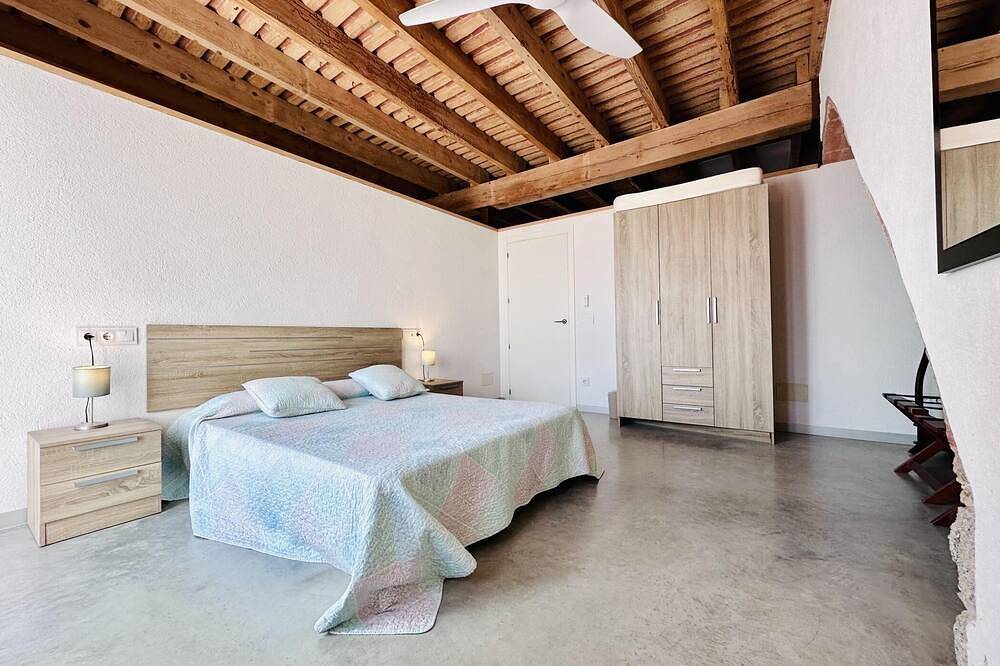 Can Sala Costabravasí. Piscina, terraza, barbacoa. in Santa Cristina de Aro, Costa Brava