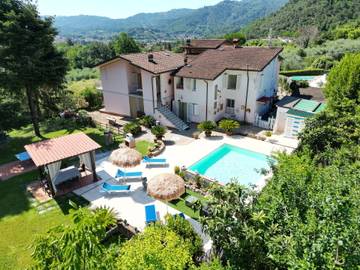 Maison De Vacances pour 10 Personnes dans Camaiore, Versilia, Photo 1