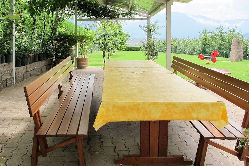 Ganze Wohnung, Gemütliche Wohnung für 4 Leute mit  W-Lan, Pool, Tv und Innenhof in Andrian, Nonsberggruppe
