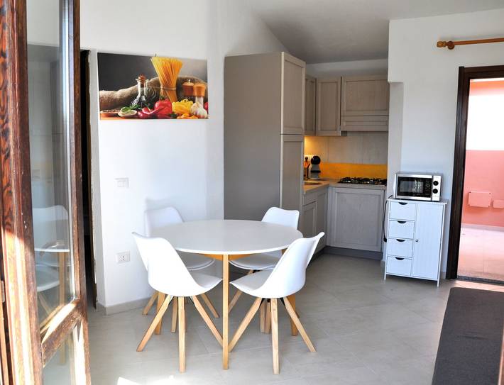 Apartamento vacacional entero, Apartamento de vacaciones para 4 personas con balcón in Isola Rossa, Trinità d'Agultu e Vignola