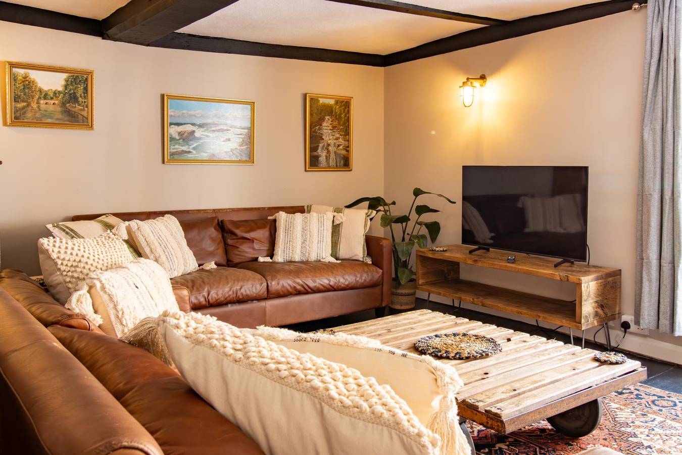 Entire apartment, The Gallery Apartment - Rye Central Chic - Pass the Keys in Rye, East Sussex