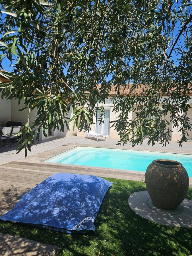 Location de vacances pour 4 personnes, avec piscine et jardin à Argeliers