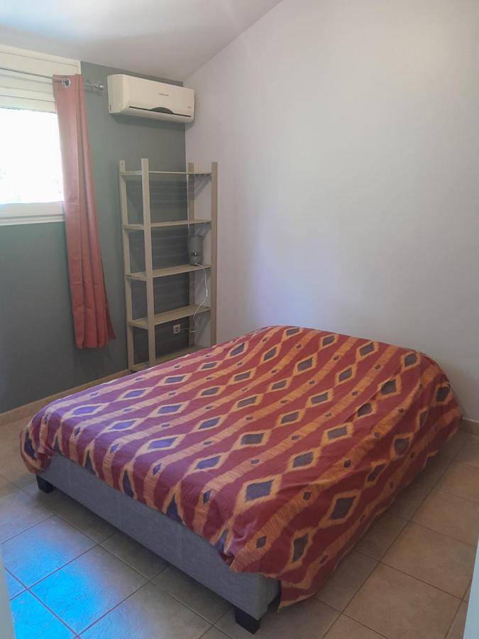 Location de vacances pour 10 personnes, avec piscine ainsi que vue et terrasse à L'Étang-Salé - 4